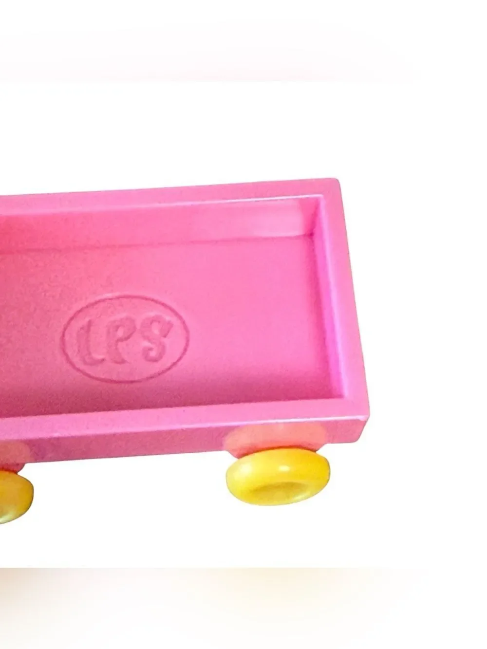 Hasbro Littlest Pet Shop pink Accessory Wagon with Yellow Wheels